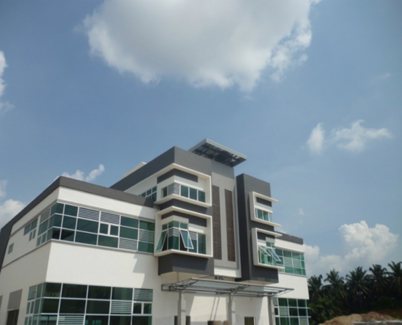 8 Unit / Pejabat & Bilik Pameran 3 Tingkat — Petaling
